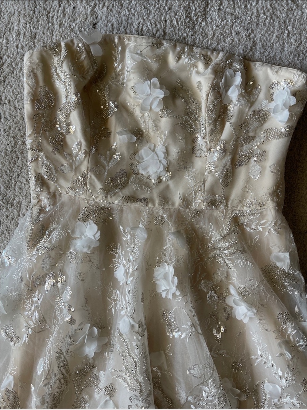 ✨NEW✨ Dress the Population Kailyn
Beaded Floral Embroidered Midi
Dress White - Picture 5 of 10